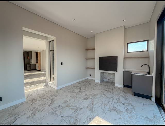 4 BEDROOM FREEHOLD FOR SALE IN FOUNTAINBROOK ESTATE